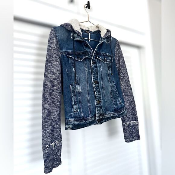 Free People Distressed Knit Hooded Denim Jacket Size M - Picture 7 of 15